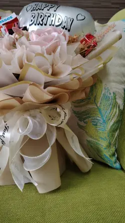 SURPRISED BOUQUET 