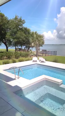 Waterfront Paradis