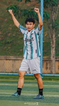 1 photo sad football