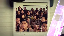 versi hitam putih