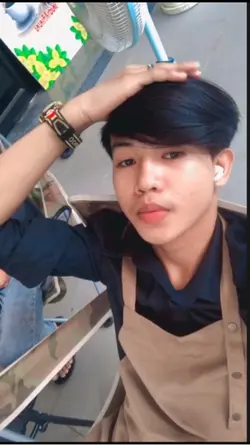 ត្រូវ2ដុំឥដ្ថក៏ញុមនៅតែញញឹមដាក់នាង