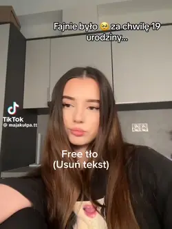 Free tło z Mają