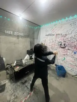 RAGE ROOM😻