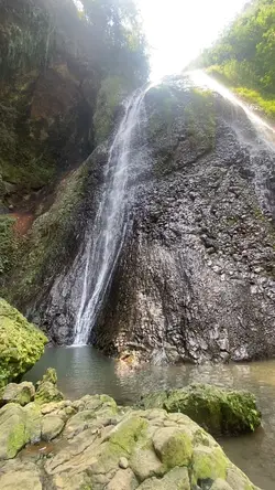 Suara air terjun