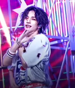 Omg Hyunjin 😍