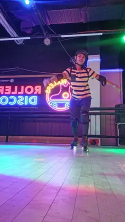 ROLLER SKATES 