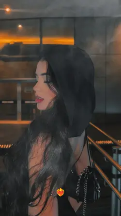 DAMA DE VERMELHO 