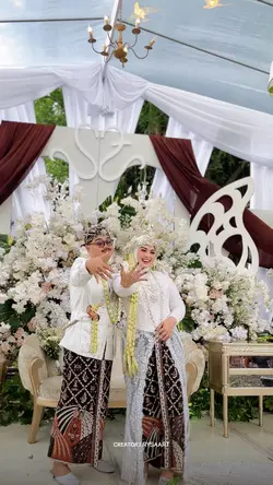 WEDDING MOMENT