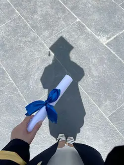 2 ảnh tốt nghiệp