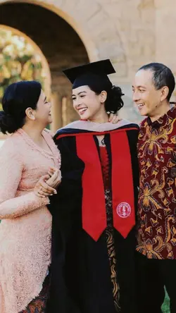 Wisuda filter viral