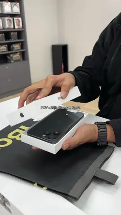 Unboxing iPhone