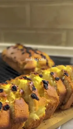 making cake 