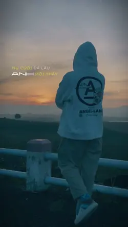 Nụ cười đã lâu anh..