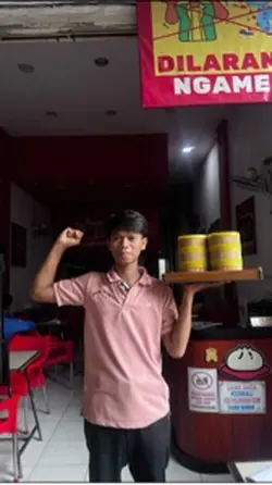 Saya Waiters