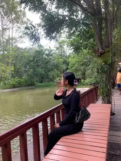 អង្គុយកន្លែងចាស់ កន្លែងដែរ
