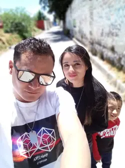 dedicásela