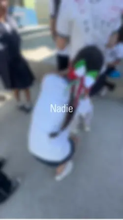 🎓