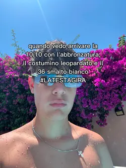LA TESTA GIRAA