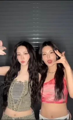 Karina & Yeji
