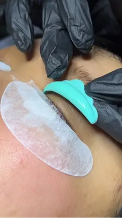 Uốn mi 