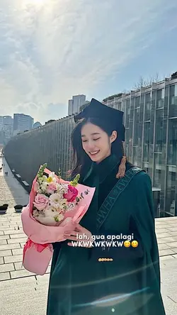 “dia lebih cantik” 
