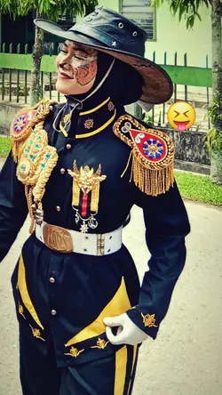 tampil mempesona