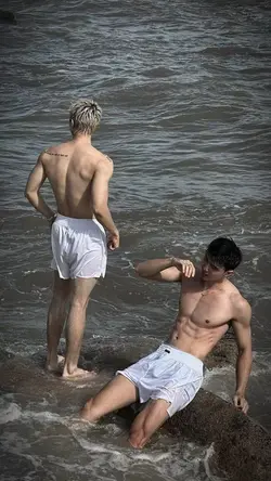 2 ảnh cuốn