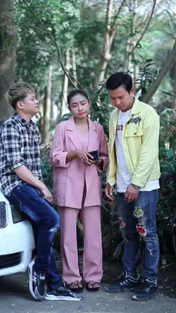 ဘယ်သူပိုချစ်လဲ
