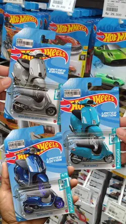 hotwheels vespa