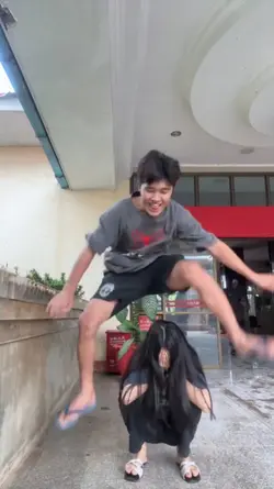 lompati teman viral