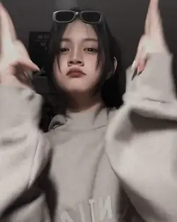 christy joget piupiu