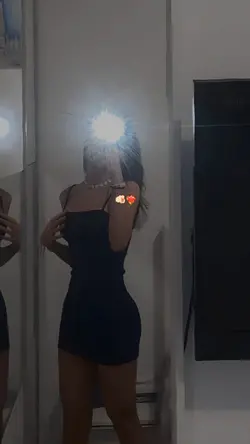 mirror selfie