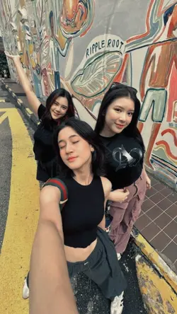 Bertiga foto kecemu