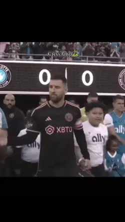 Messi derin düşünce😢