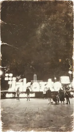 Gaya Retro Cinematik